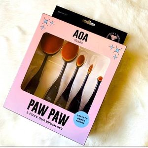 ✨ HOST PICK ✨ Pawpaw ova makeup brush set BNIBFGWP